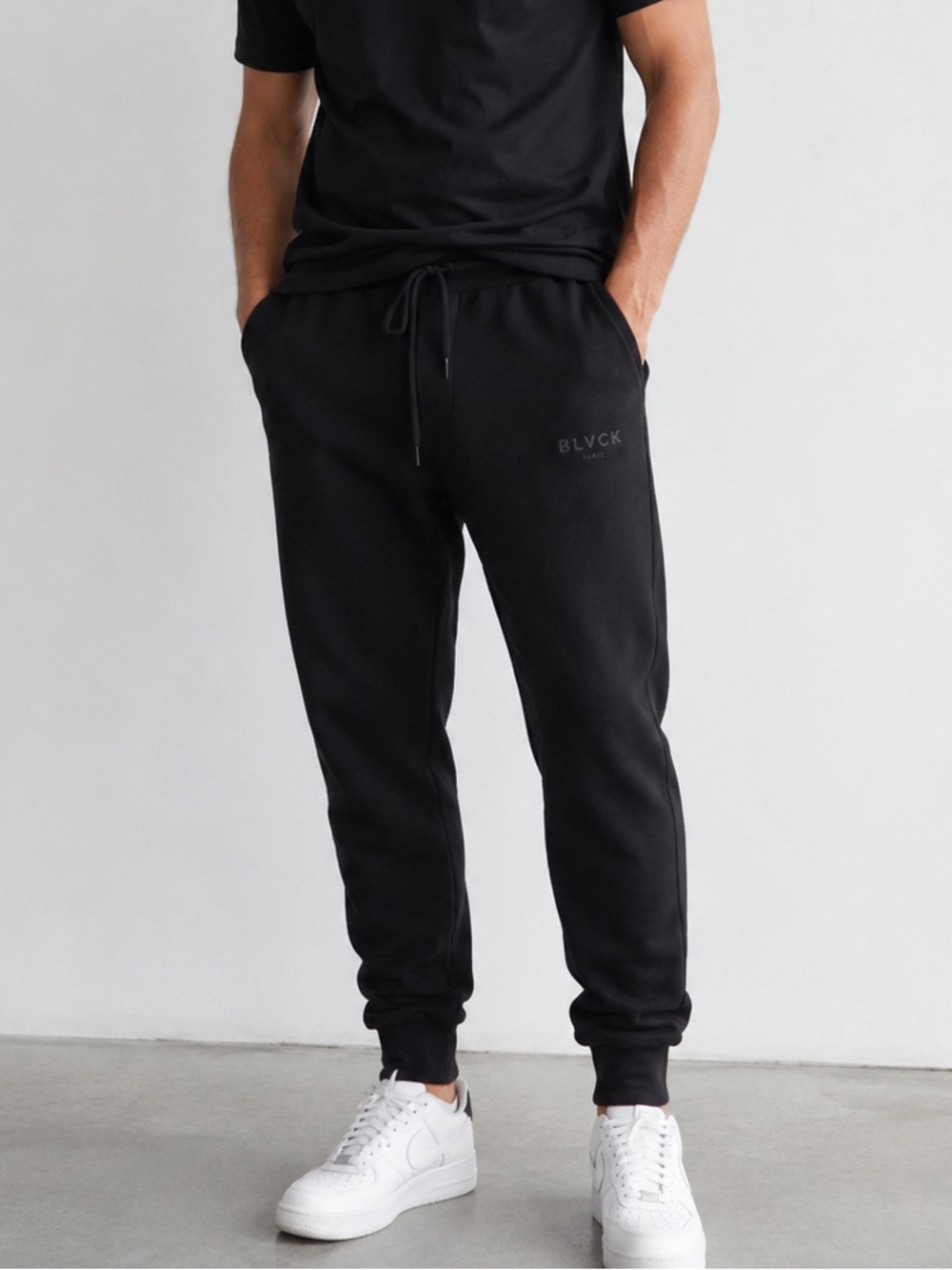 BLVCK Paris Black Fleece Jogger Sweatpants Men’s L Unisex Tapered Logo